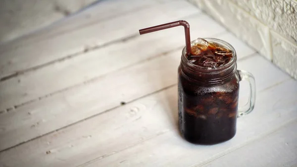 Стакан Черного Кофе Льдом — стоковое фото