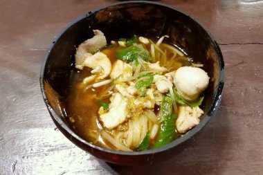 Hindistan cevizi kabuğunda erişte