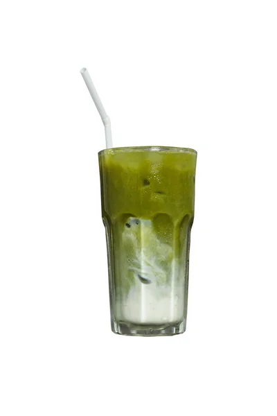 Bir bardak yeşil çay, beyaz arka planda, kırpma yolu ile izole edilmiş..