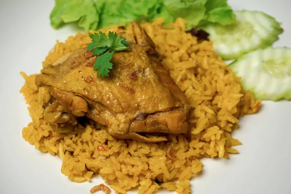 Primer Plano Pollo Biryani Pollo Con Arroz Amarillo — Foto de Stock