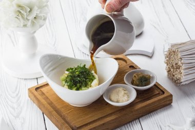 Turp, salatalık ve dereotu ile yaz soğuk çorba