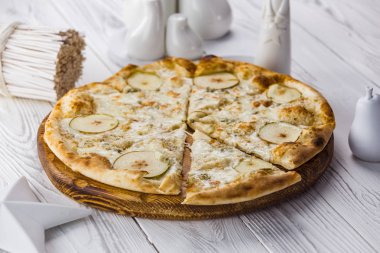 Sebzeler ile taze İtalyan klasik orijinal pizza