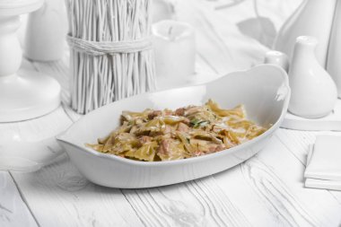 Et ve peynirli makarna yemeği