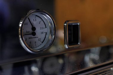 Gerçek eski okul içki yapmak için kahve makinesi.