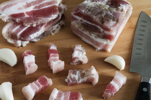 Salted lard with pepper and garlic close-up, sliced fat, — Stock Image Salted lard with pepper and garlic close-up, sliced fat, Stock Picture