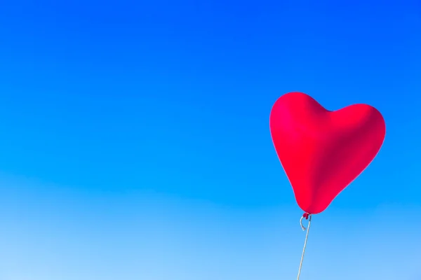 Flying Heart Shaped Red Balloon Tied Rope Blue Sky Background — Stock Photo, Image