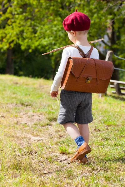 Söt Liten Elementär Skolpojke Sett Från Back Walk Utomhus Sätt — Stockfoto