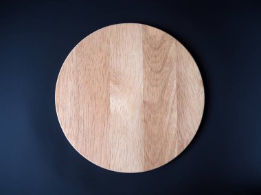 Yuvarlak tahta kesme tahtası. 