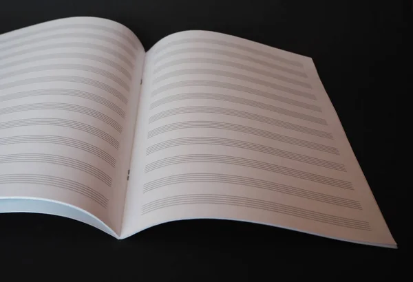 Livro Folha Música Branco Para Escrever Notas Isoladas Fundo Preto — Fotografia de Stock