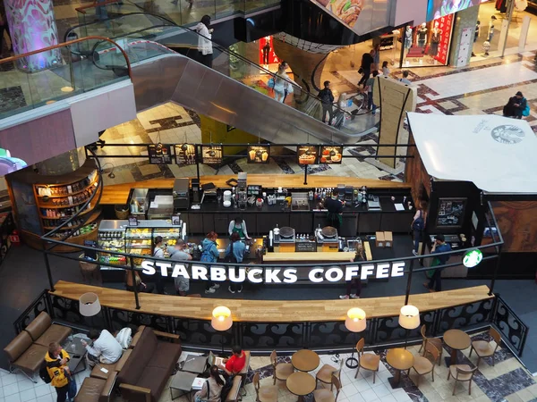 Санкт Петербург Россия 2019 Кафе Starbucks Coffee Посетителями Торговом Центре — стоковое фото