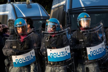 Roma, İtalya - 23 Mart 2017: Euro ve Avrupa Birliği'ne karşı Euro protesto gösterisi yok