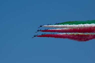 Frecce Tricolori İtalyan askeri hava devriyesi dur gerçekleştirir