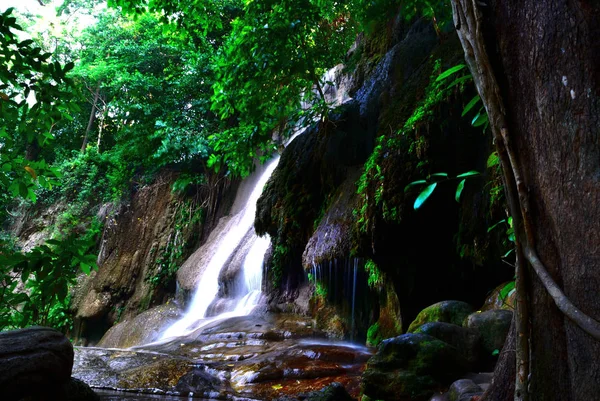 Mooie Schaduwrijke Watervallen Van Natuur — Stockfoto