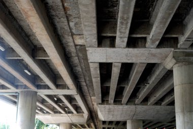 Çimento yapıları ve kirişler