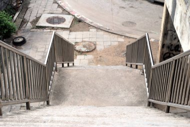 Yüzen köprüye merdivenler