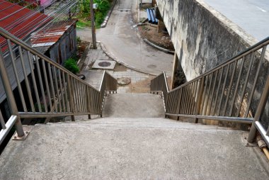 Yüzen köprüye merdivenler