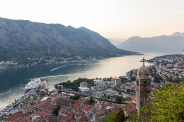 Kotor, Karadağ'daki Lovcen Dağı'ndan Kotor eski şehir manzarası. Kotor, Unesco Dünya Mirası Listesi'nin bir parçasıdır.