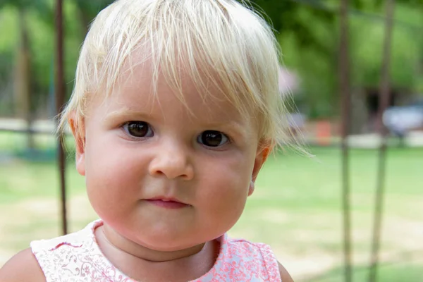 Lindo retrato de bebé — Foto de Stock