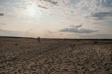 Polonya 'da gün batımından önceki son yürüyüş Avrupa' nın en büyük gün doğumudur.