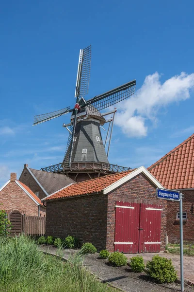 Molino de viento en Rysum, Frisia Oriental, Baja Sajonia, Alemania —  Fotos de Stock