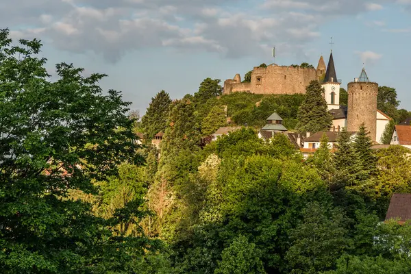Замок Руин Мбаппе Башней Церковью Утреннем Свете Оденвальд Гессен Германия — стоковое фото