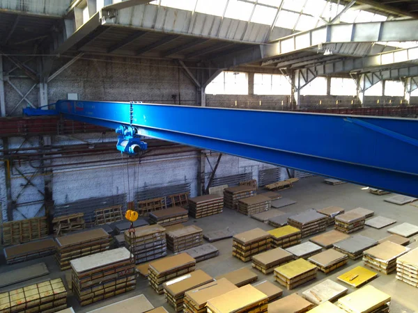 Guindaste Azul Estoque Fábrica — Fotografia de Stock