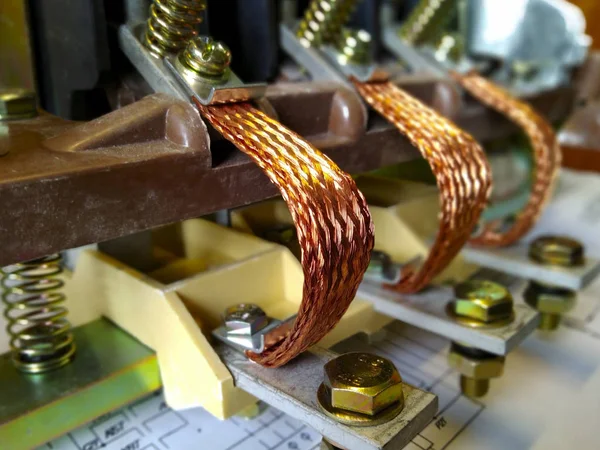 Close-up copper wiring for electrical contactor
