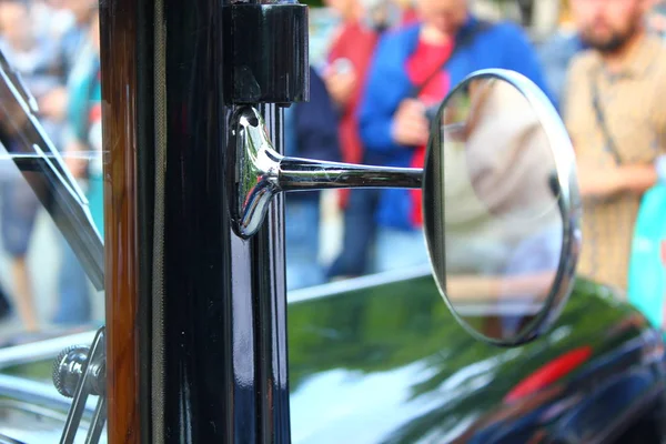 Specchietto Retrovisore Sulla Porta Laterale Una Vecchia Auto — Foto Stock