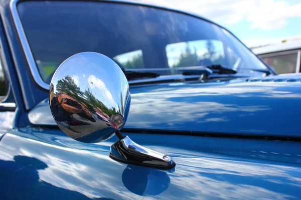 Specchietto Retrovisore Sull Ala Una Vecchia Auto — Foto Stock