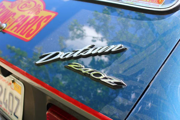 bagaj kapağında araba logosu