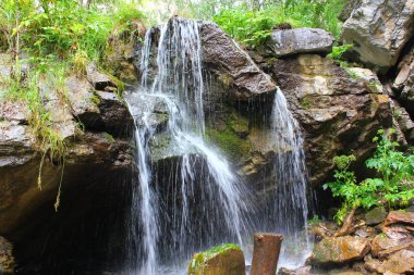 Altay Dağları'nda Che-Chkysh şelalesi