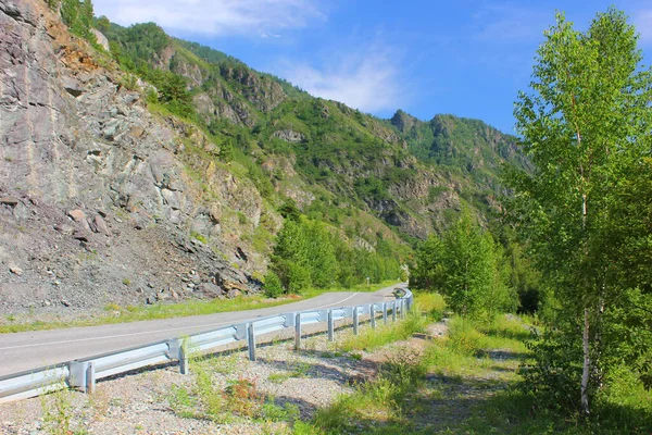 Estrada Entre Montanhas Altai — Fotografia de Stock