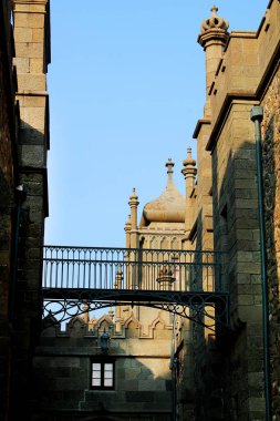 Kırım. Vorontsov Sarayı kuleleri.