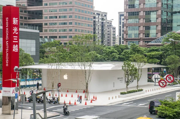 Taipei Taiwán Junio 2019 Los Taiwaneses Segundo Apple Store Apple — Foto de Stock