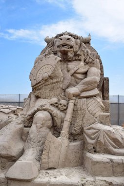 Lara Sahili, Sandland Kum Heykeli Festivali Mitolojik karakterlerin büyük kum heykeli Minotaur, yarı insan yarı boğa şeklinde bir canavar