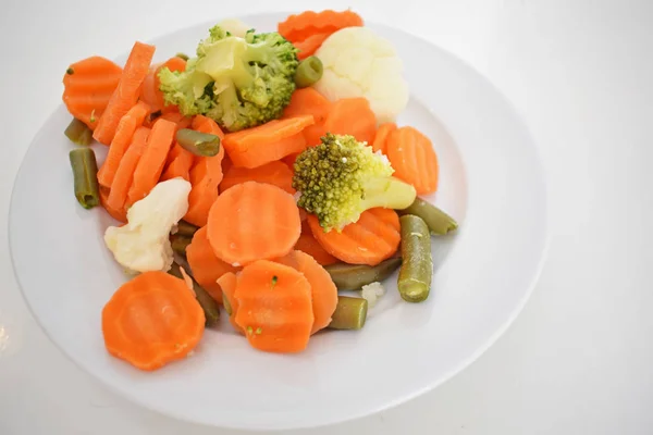 Овощи Приготовленные Пару Вегетарианские Блюда Цветная Капуста Брокколи Спаржа Морковь — стоковое фото