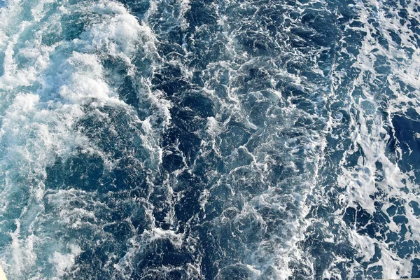 Fondo Espuma Superficie Agua Mar Mar Rápido Mientras Navega Escena — Foto de Stock