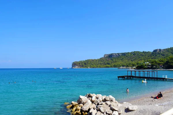 Preciosa Vista Playa Ciudad Kemer Cielo Azul Aguas Cristalinas Del —  Fotos de Stock