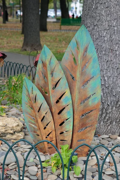 Leaves Metal Sheets Landscaping Metal Decorative Elements Decorating Flower Beds — Stock Photo, Image