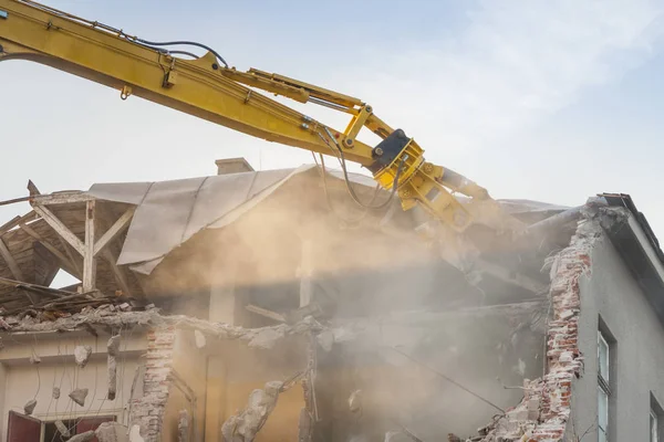 Edificio Demolizione Illuminato Dal Sole Bulldozer Cielo Blu — Foto Stock