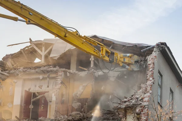 Edificio Demolizione Illuminato Dal Sole Bulldozer Cielo Blu — Foto Stock