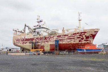 Büyük tekne tamir için karada