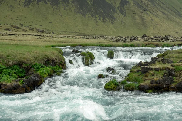 冰岛的快速移动的小河 — 图库照片