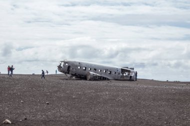 Vik, İzlanda-Haziran 11, 2018: 21 Kasım 1973'te İzlanda ' nın Güney ağır buzlanma nedeniyle bizi deniz kuvvetleri Douglas R4d-8, Super Dc-3 çöktü. Günümüzde ziyaret etmek için popüler bir sitedir.