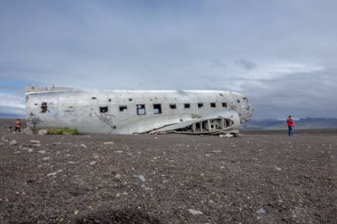 Vik, İzlanda-Haziran 11, 2018: 21 Kasım 1973'te İzlanda ' nın Güney ağır buzlanma nedeniyle bizi deniz kuvvetleri Douglas R4d-8, Super Dc-3 çöktü. Günümüzde ziyaret etmek için popüler bir sitedir.