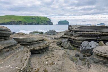 Surtsey ve diğer küçük adalar Heimaey üzerinden Westmann adaların en büyüğü, Westmann adalar biraz Icelands güney batısında yolgösterendir