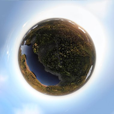 Bir göl ile herdem yeşil manzara