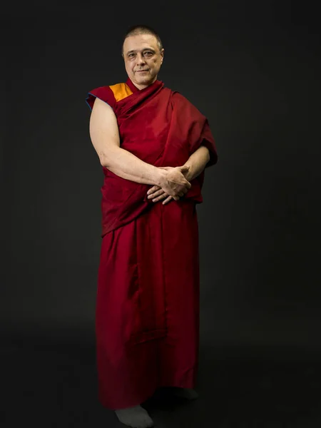 Tibetaans Boeddhist Monnik Leraar Een Bordeaux Gele Outfit — Stockfoto