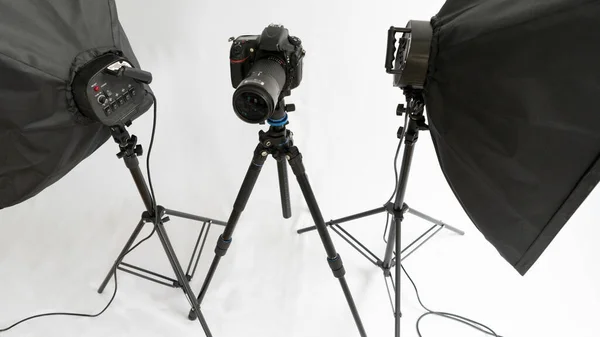 Dslr Camera Statief Met Twee Soft Box Studioset Voor Opnames — Stockfoto