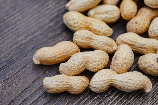 Grano Cacahuete Cáscara Sobre Fondo Madera — Foto de Stock